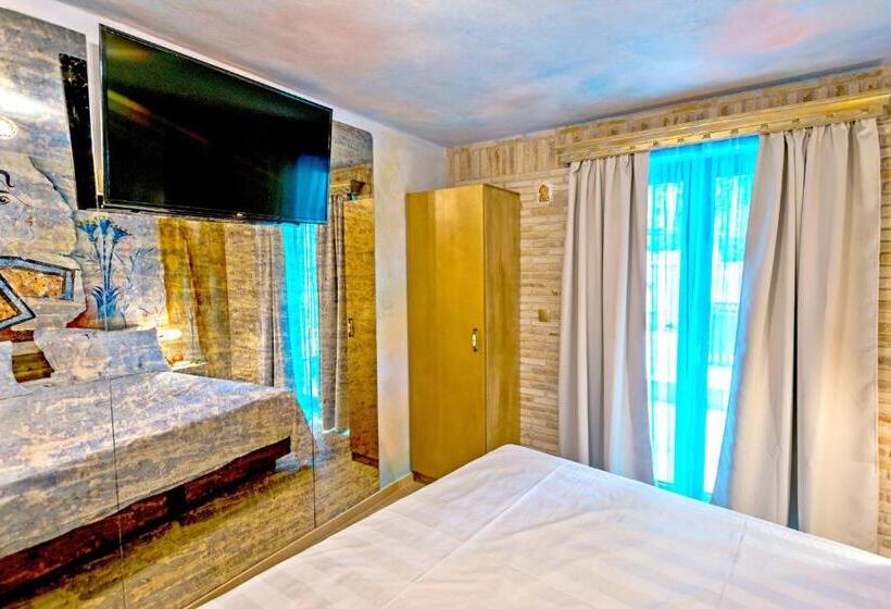 سوییت با چشم‌انداز باغ, Leda Suites
