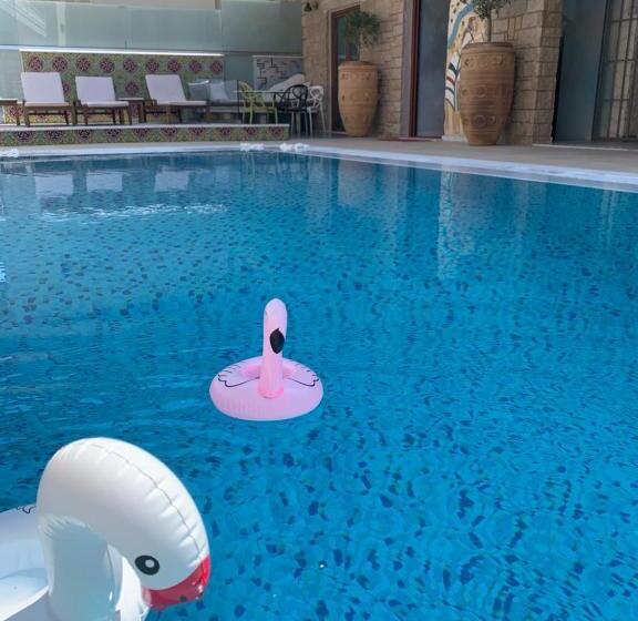 سوییت, Leda Suites