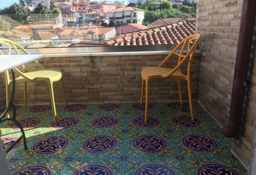سوییت با چشم‌انداز دریا, Leda Suites