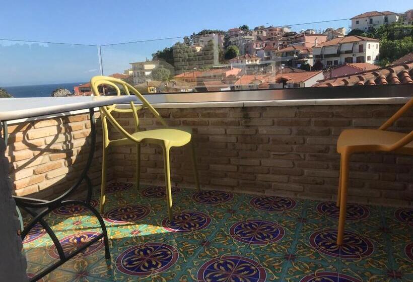 سوییت با چشم‌انداز دریا, Leda Suites