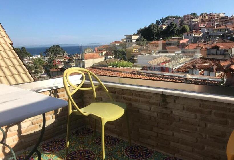 سوییت با چشم‌انداز دریا, Leda Suites