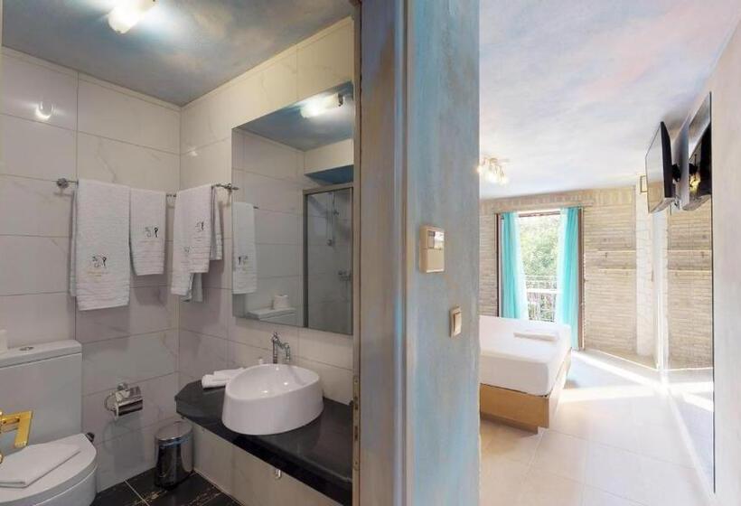 سوییت با چشم‌انداز باغ, Leda Suites