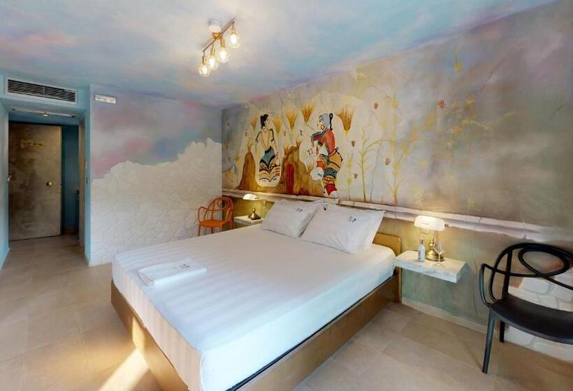 سوییت با چشم‌انداز باغ, Leda Suites