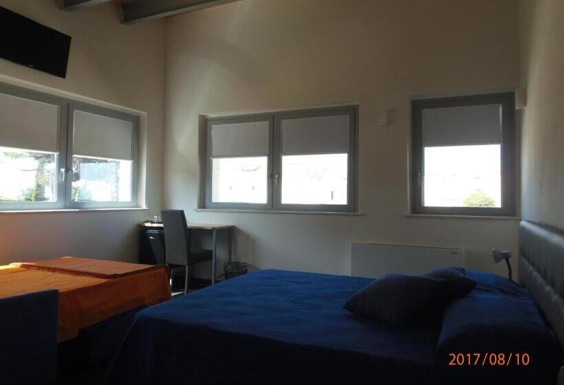 اتاق خانوادگی با چشم‌انداز دریا, B&b Brezza Delle Egadi