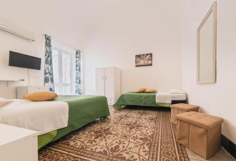 اتاق سوپریور سه تخته, Voilà Rooms Guest House
