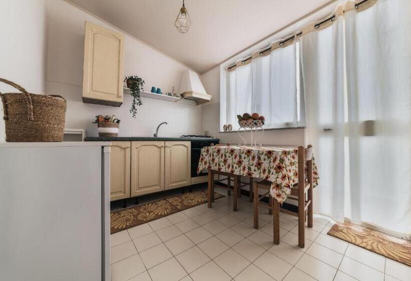 اتاق لوکس با تخت بزرگ, Voilà Rooms Guest House
