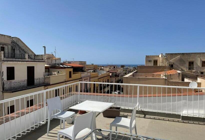 اتاق لوکس با تخت بزرگ, Voilà Rooms Guest House