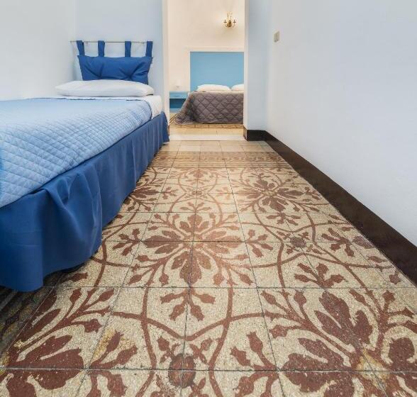 اتاق لوکس سه تخته, Voilà Rooms Guest House