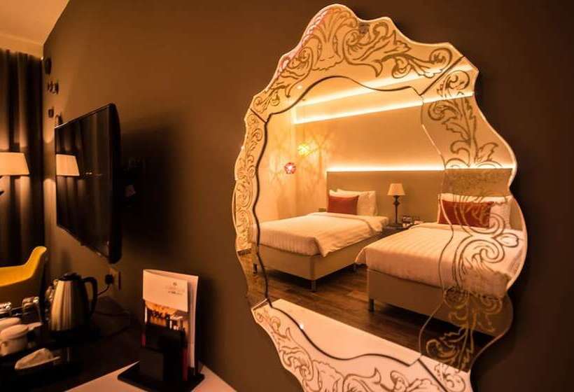 اتاق اجرایی, Carnelian By Glory Bower Hotels