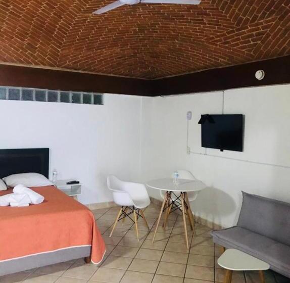 استودیوی استاندارد, Posada San Javier