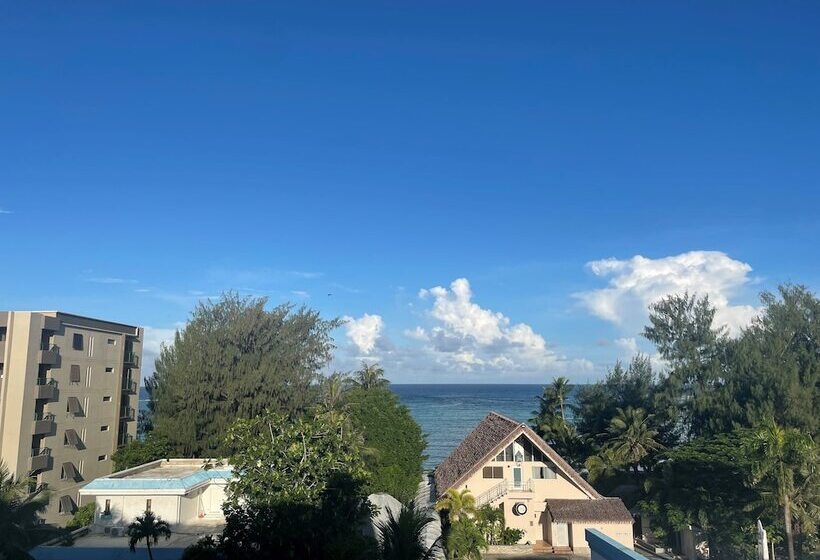 اتاق اجرایی, Surfrider Resort