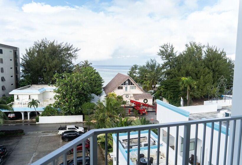اتاق اجرایی, Surfrider Resort