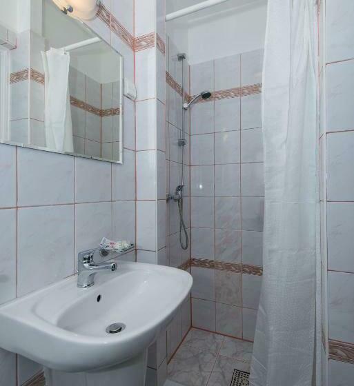 اتاق استاندارد سه نفره, Villa Casteria