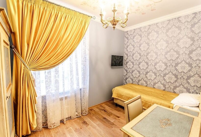 اتاق راحتی سه تخته, Art Hotel Alexandrovskiy