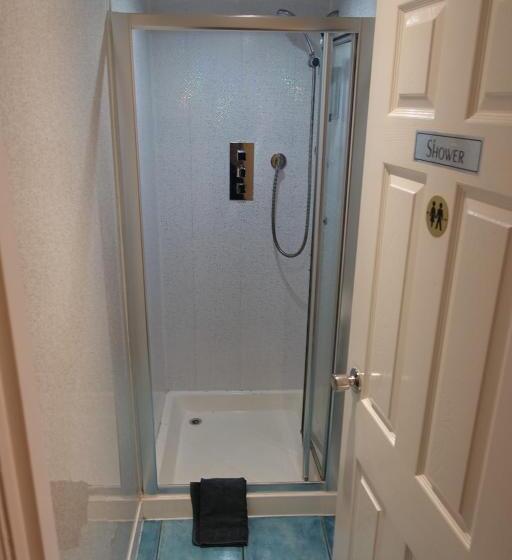 اتاق استاندارد سه تخته با سرویس بهداشتی مشترک, Abinger Guest House