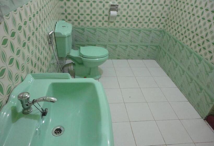 اتاق استاندارد سه نفره, Belview Guest House