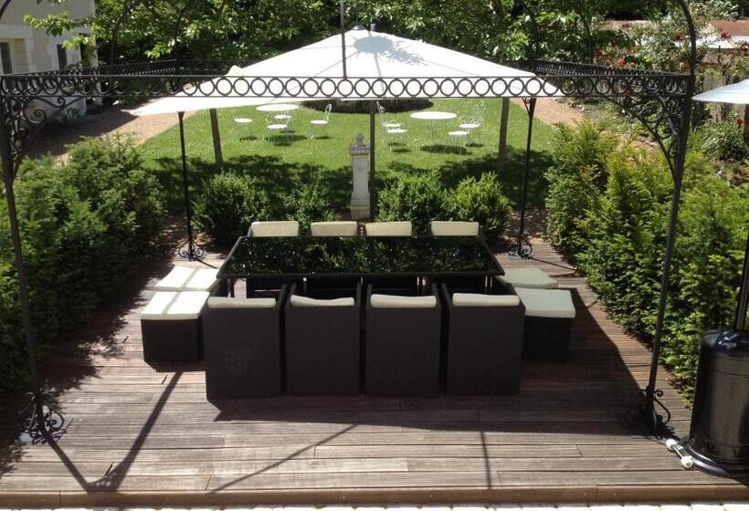 اتاق استاندارد با تخت دو نفره بزرگ, Manoir Du Parc