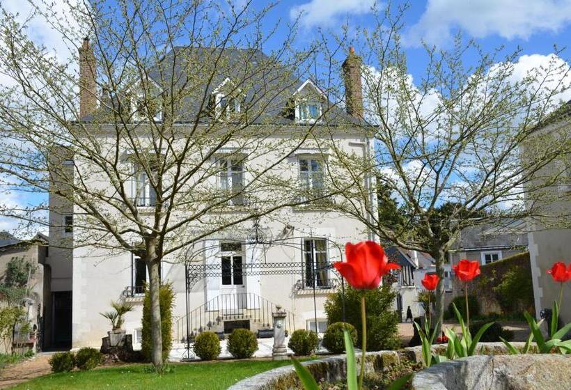 اتاق لوکس با چشم‌انداز, Manoir Du Parc