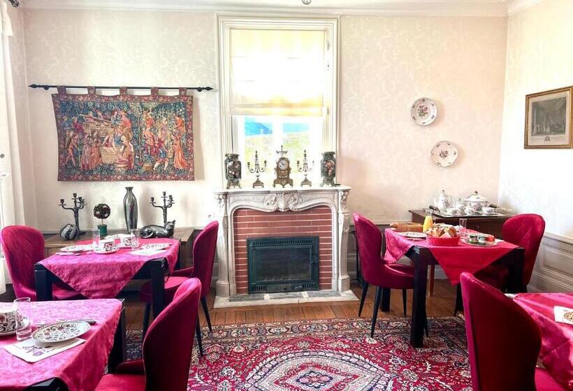 اتاق لوکس با چشم‌انداز, Manoir Du Parc
