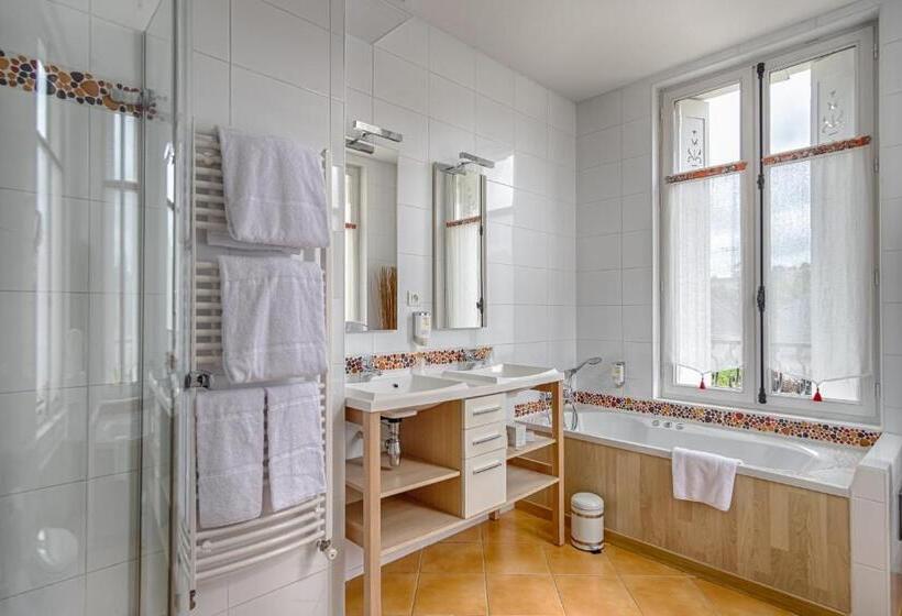اتاق لوکس با چشم‌انداز, Manoir Du Parc