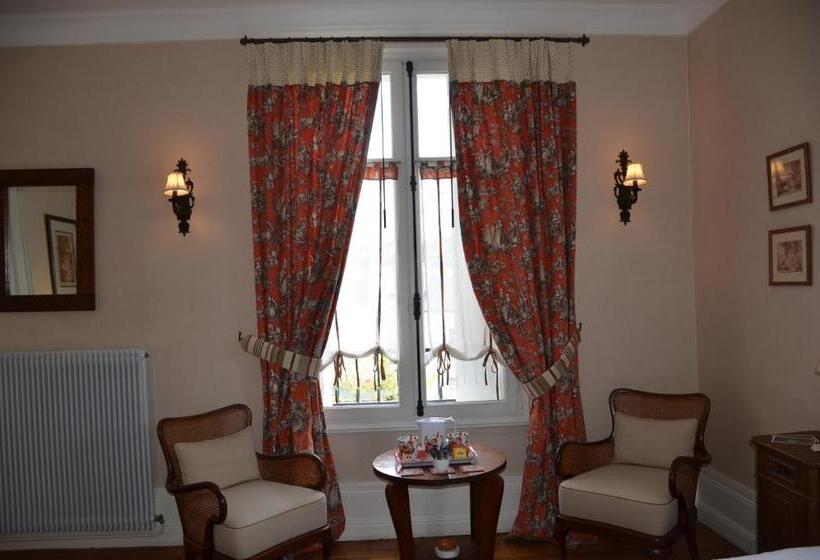 اتاق لوکس با چشم‌انداز, Manoir Du Parc