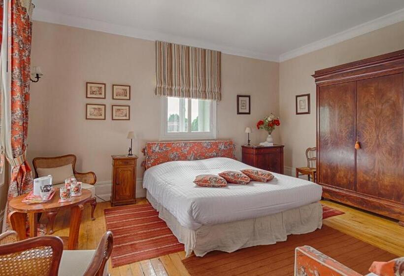 اتاق لوکس با چشم‌انداز, Manoir Du Parc