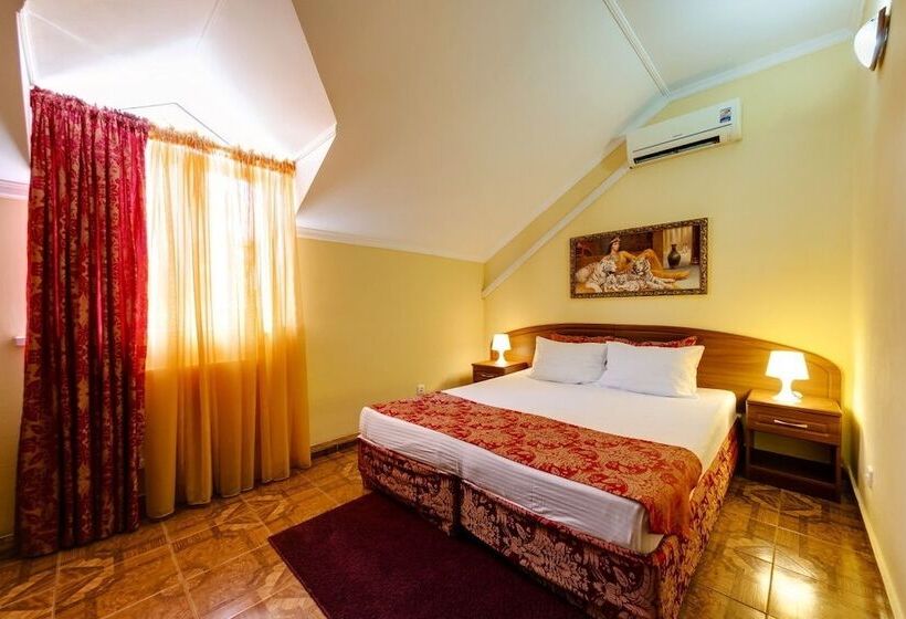 سوییت جونیور, Marton Villa Baden