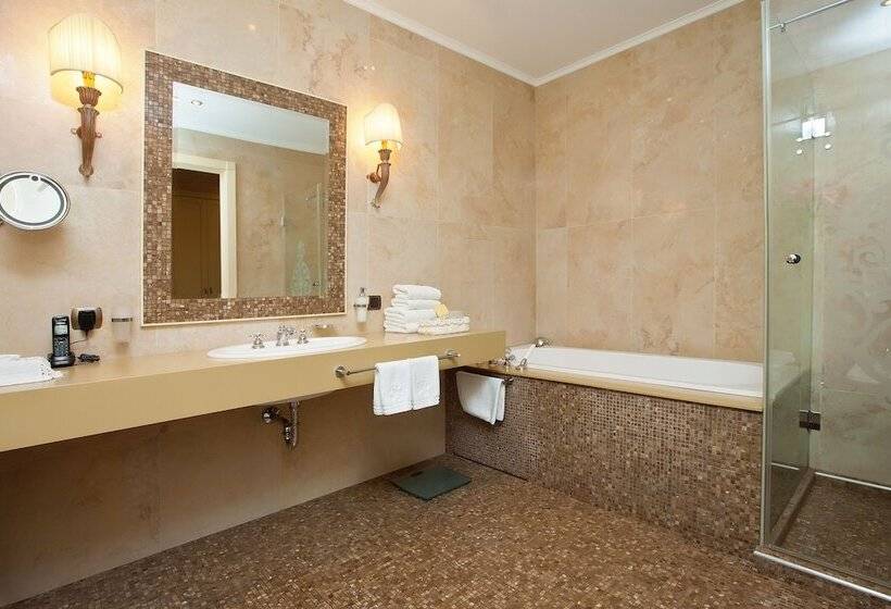 اتاق لوکس با چشم‌انداز شهر, Pontos Plaza