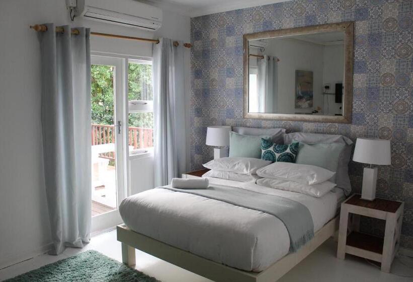 اتاق استاندارد با چشم‌انداز استخر, Blue S Guest House
