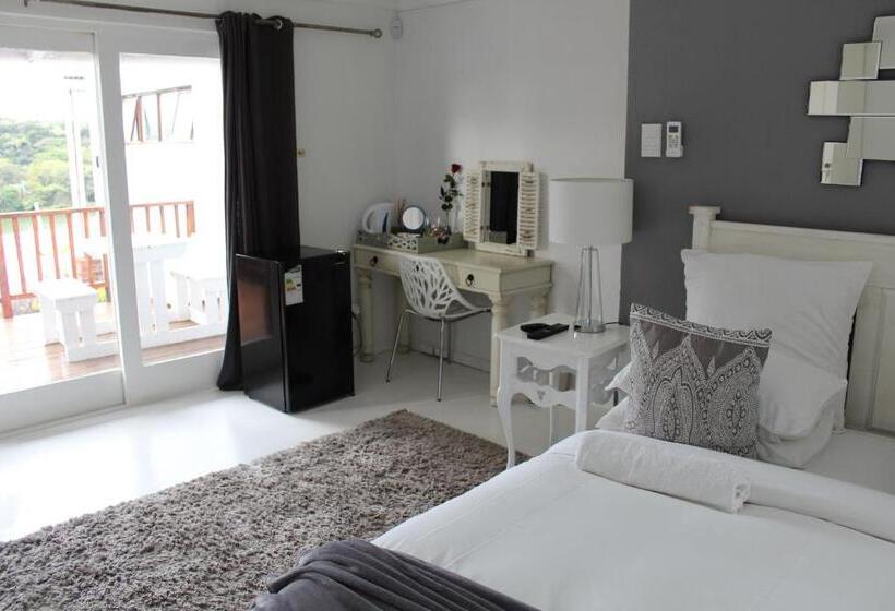 اتاق استاندارد با چشم‌انداز استخر, Blue S Guest House