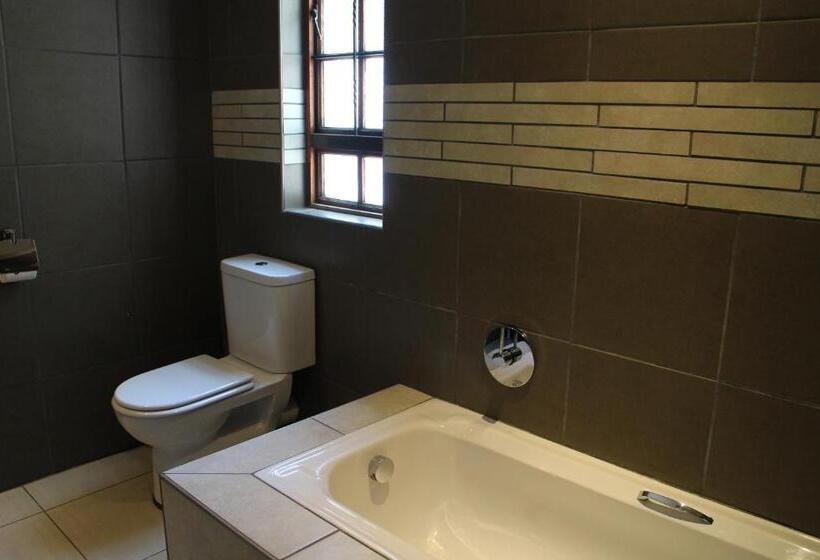 اتاق خانوادگی با چشم‌انداز باغ, Cu Guest House