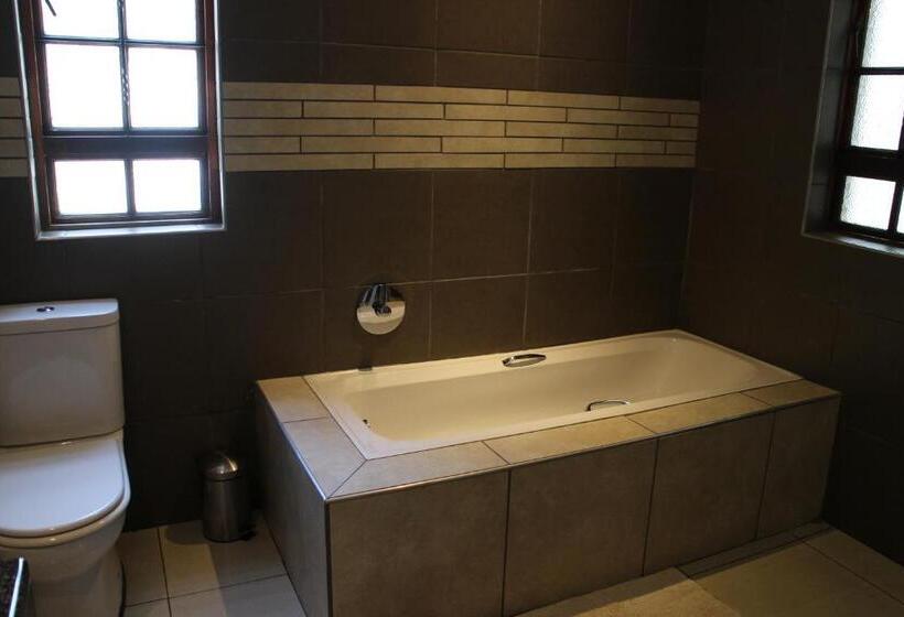 اتاق خانوادگی با چشم‌انداز باغ, Cu Guest House