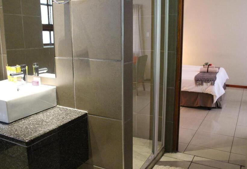 اتاق خانوادگی با چشم‌انداز باغ, Cu Guest House