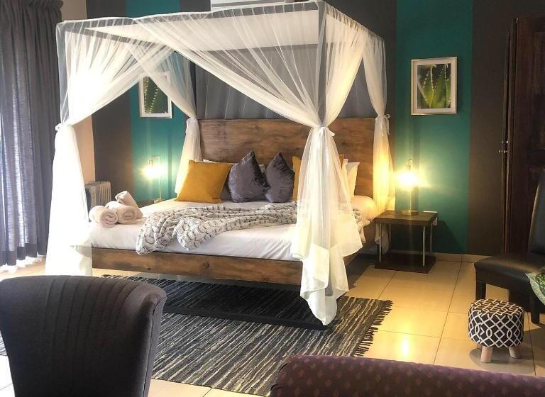 اتاق خانوادگی با چشم‌انداز باغ, Cu Guest House