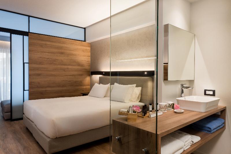 سوییت جونیور با چشم‌انداز استخر, Euphoria Resort  All Inclusive