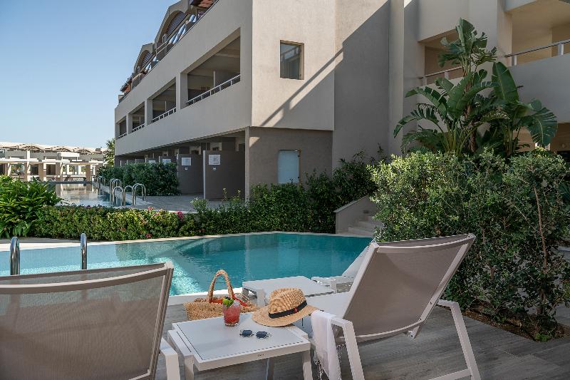 سوییت با چشم‌انداز استخر, Euphoria Resort  All Inclusive