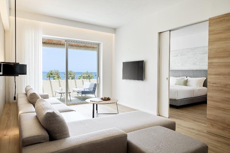 سوییت با چشم‌انداز جانبی دریا, Euphoria Resort  All Inclusive