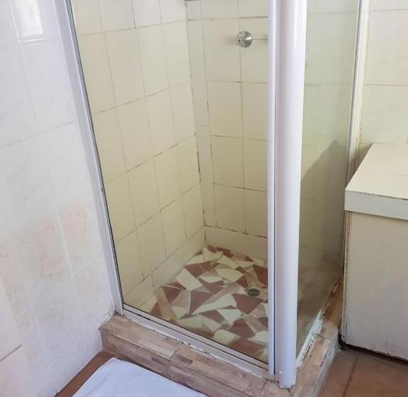 اتاق استاندارد با سرویس بهداشتی مشترک, Harmony Guest House