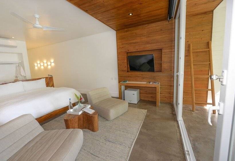 Deluxe Suite King Bed, Ibagari Boutique