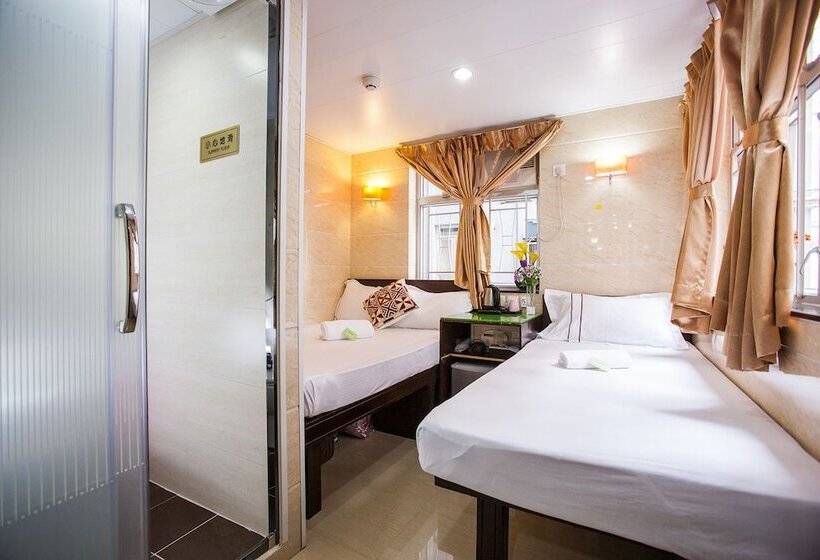 اتاق استاندارد سه نفره, Smiley Inn