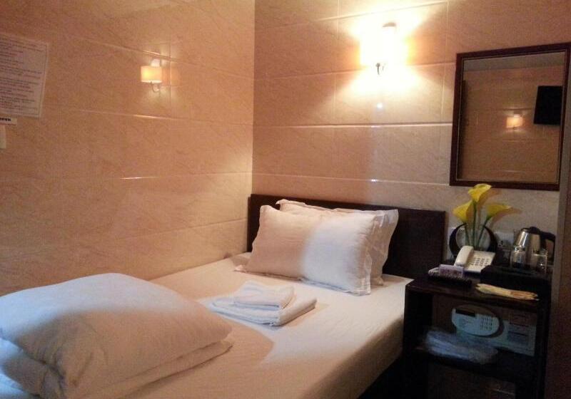 اتاق استاندارد یک نفره, Smiley Inn