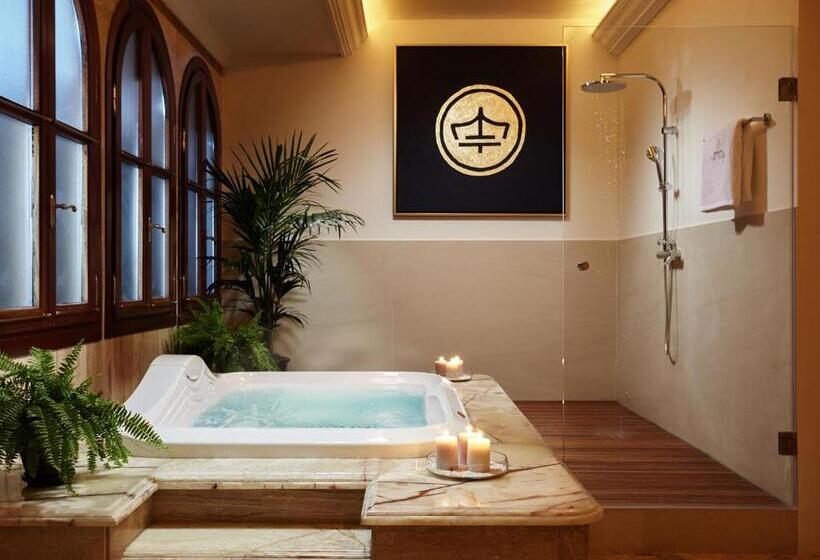 سوییت خانوادگی, The Touch Puerto Banús