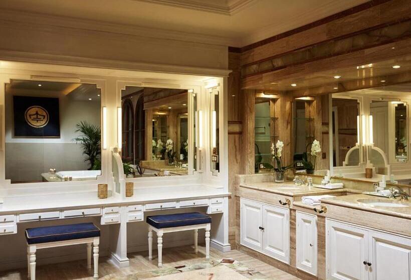 سوییت خانوادگی, The Touch Puerto Banús