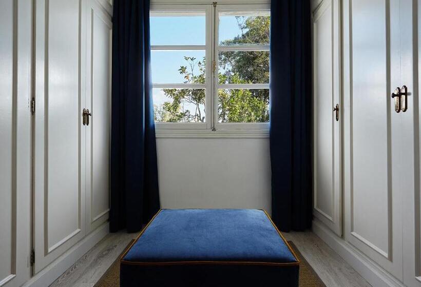 اتاق لوکس با بالکن, The Touch Puerto Banús
