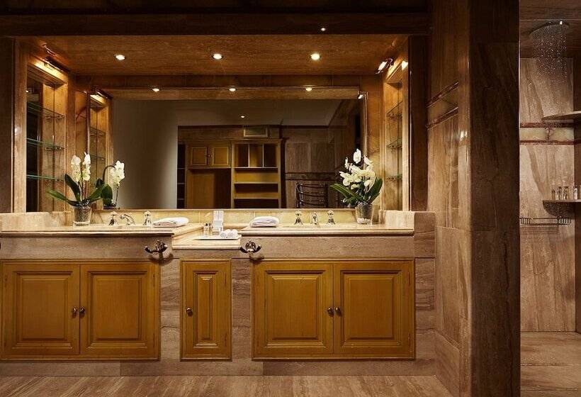 اتاق لوکس, The Touch Puerto Banús