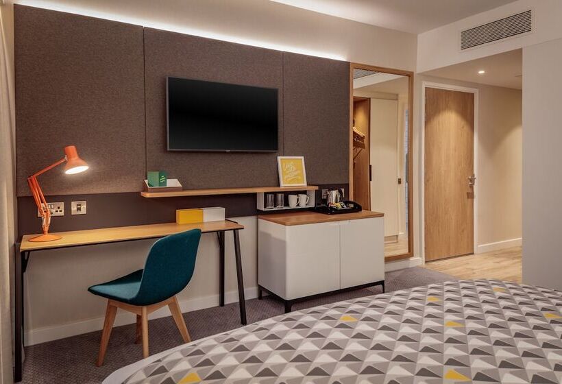 Premium Family Room, Holiday Inn Londonheathrow Bath Road