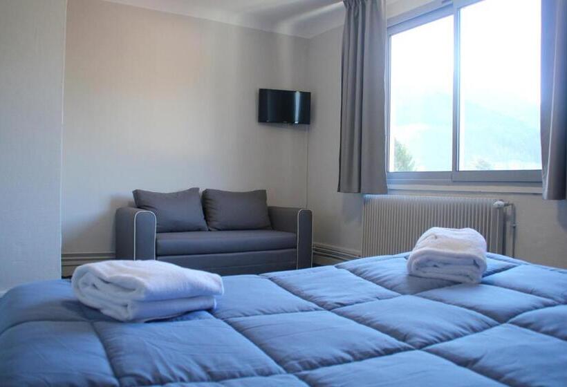 Economy Triple Room, Le Petit Majestic