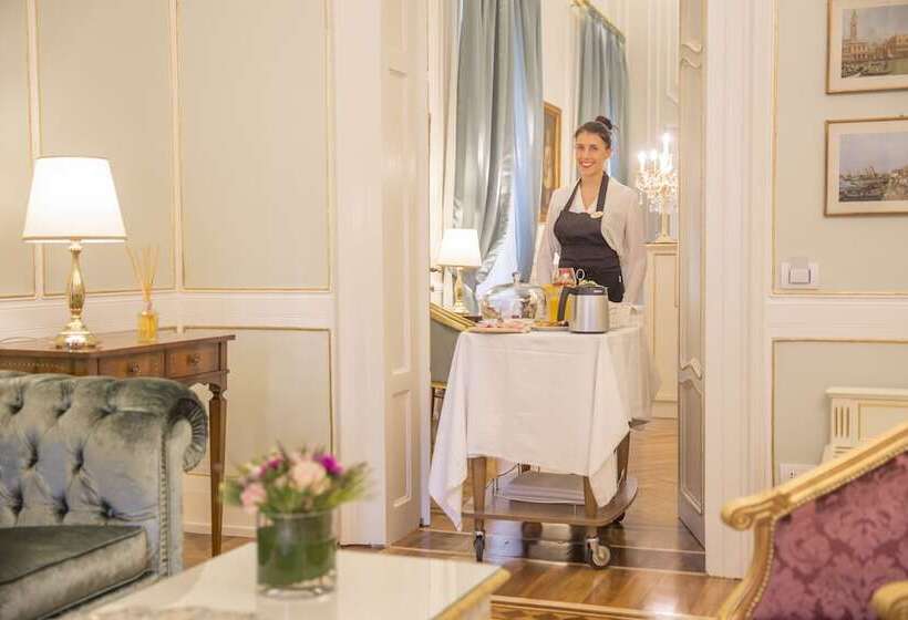 سوئیت رویال, Palazzo Monga Boutique Guesthouse