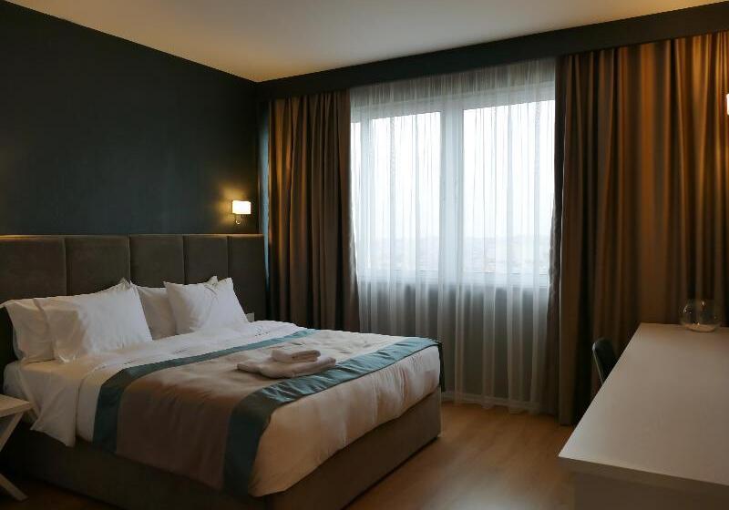 اتاق استاندارد, Tirona