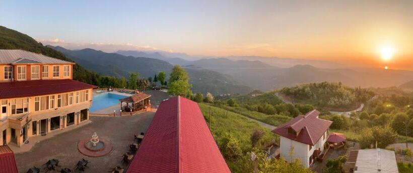 سوییت جونیور لوکس, Zarha Mountain Resort